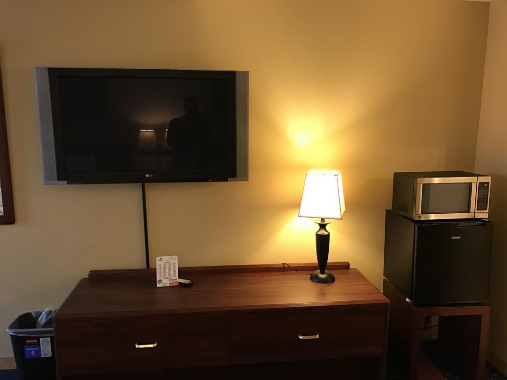Travelodge By Wyndham Tacoma Near Mcchord Afb Екстер'єр фото