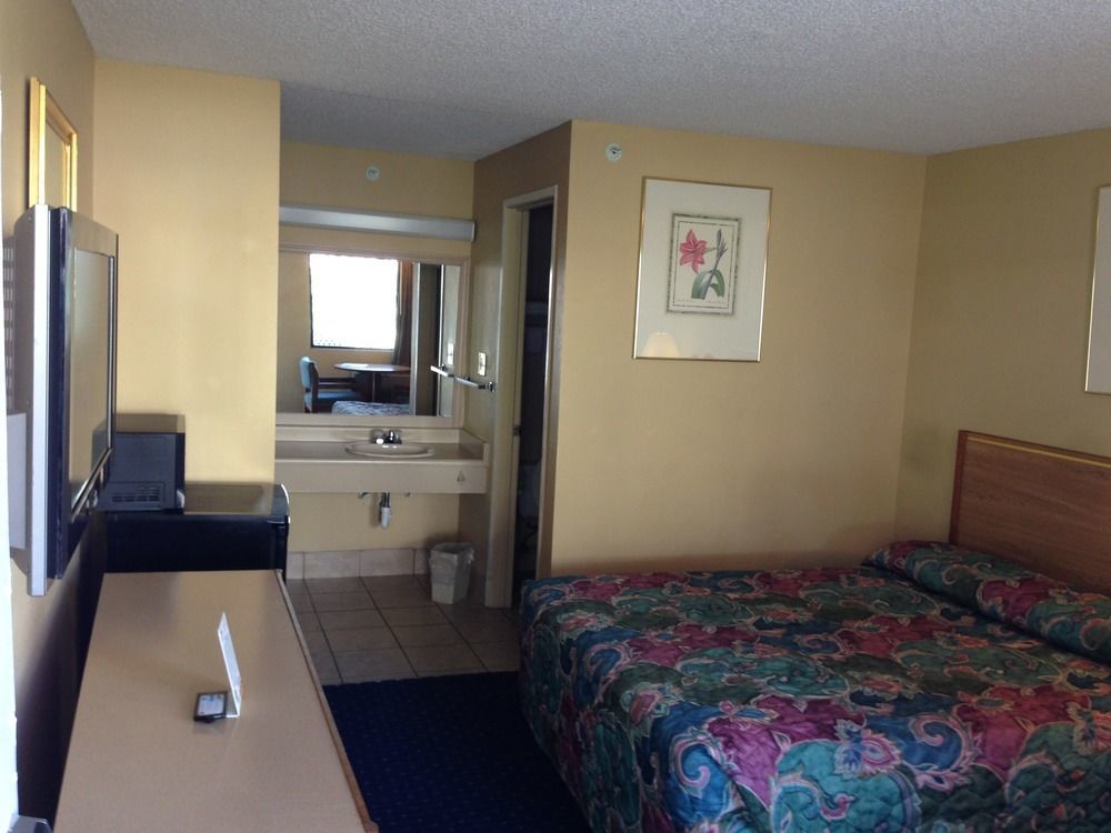 Travelodge By Wyndham Tacoma Near Mcchord Afb Екстер'єр фото