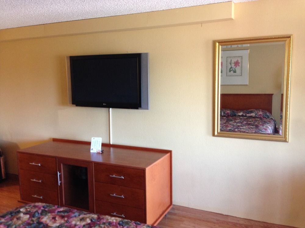Travelodge By Wyndham Tacoma Near Mcchord Afb Екстер'єр фото