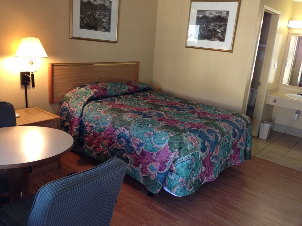 Travelodge By Wyndham Tacoma Near Mcchord Afb Екстер'єр фото
