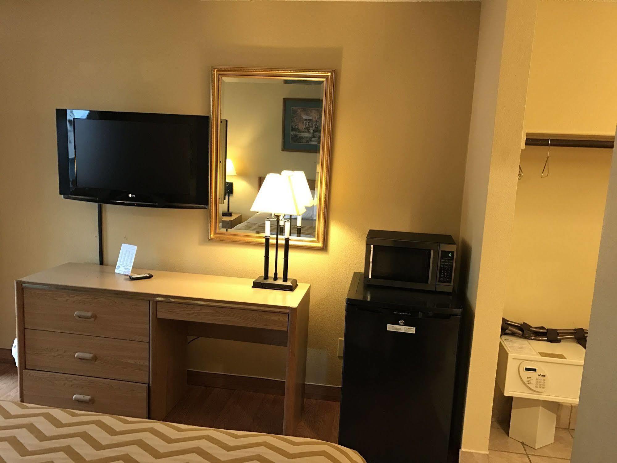 Travelodge By Wyndham Tacoma Near Mcchord Afb Екстер'єр фото