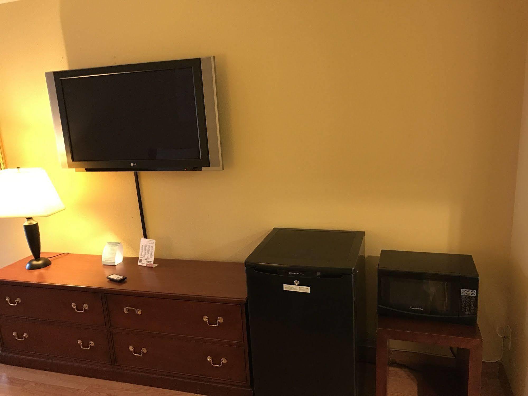 Travelodge By Wyndham Tacoma Near Mcchord Afb Екстер'єр фото