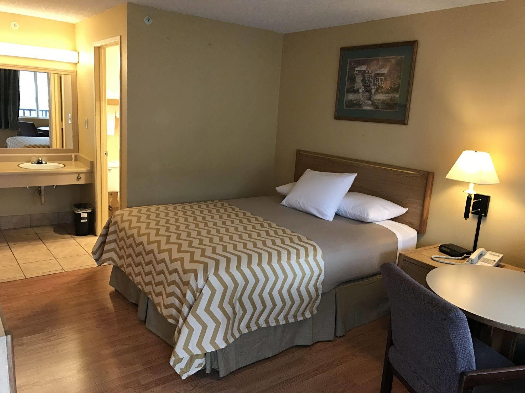 Travelodge By Wyndham Tacoma Near Mcchord Afb Екстер'єр фото