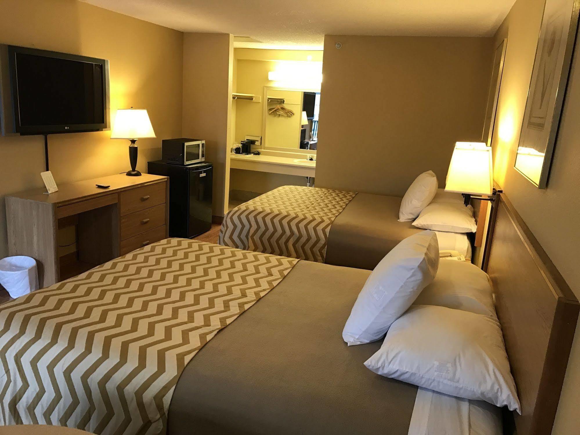 Travelodge By Wyndham Tacoma Near Mcchord Afb Екстер'єр фото