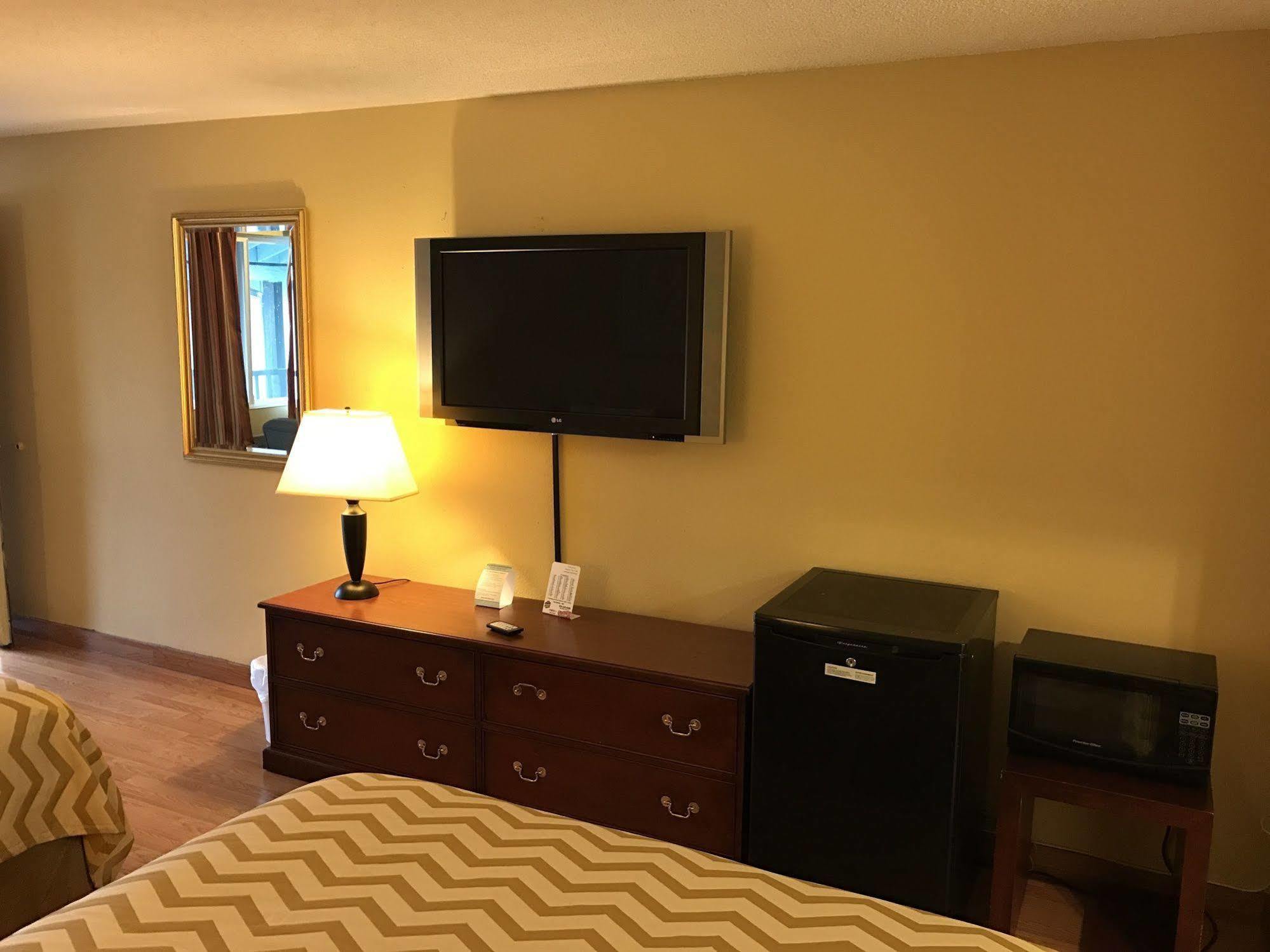 Travelodge By Wyndham Tacoma Near Mcchord Afb Екстер'єр фото