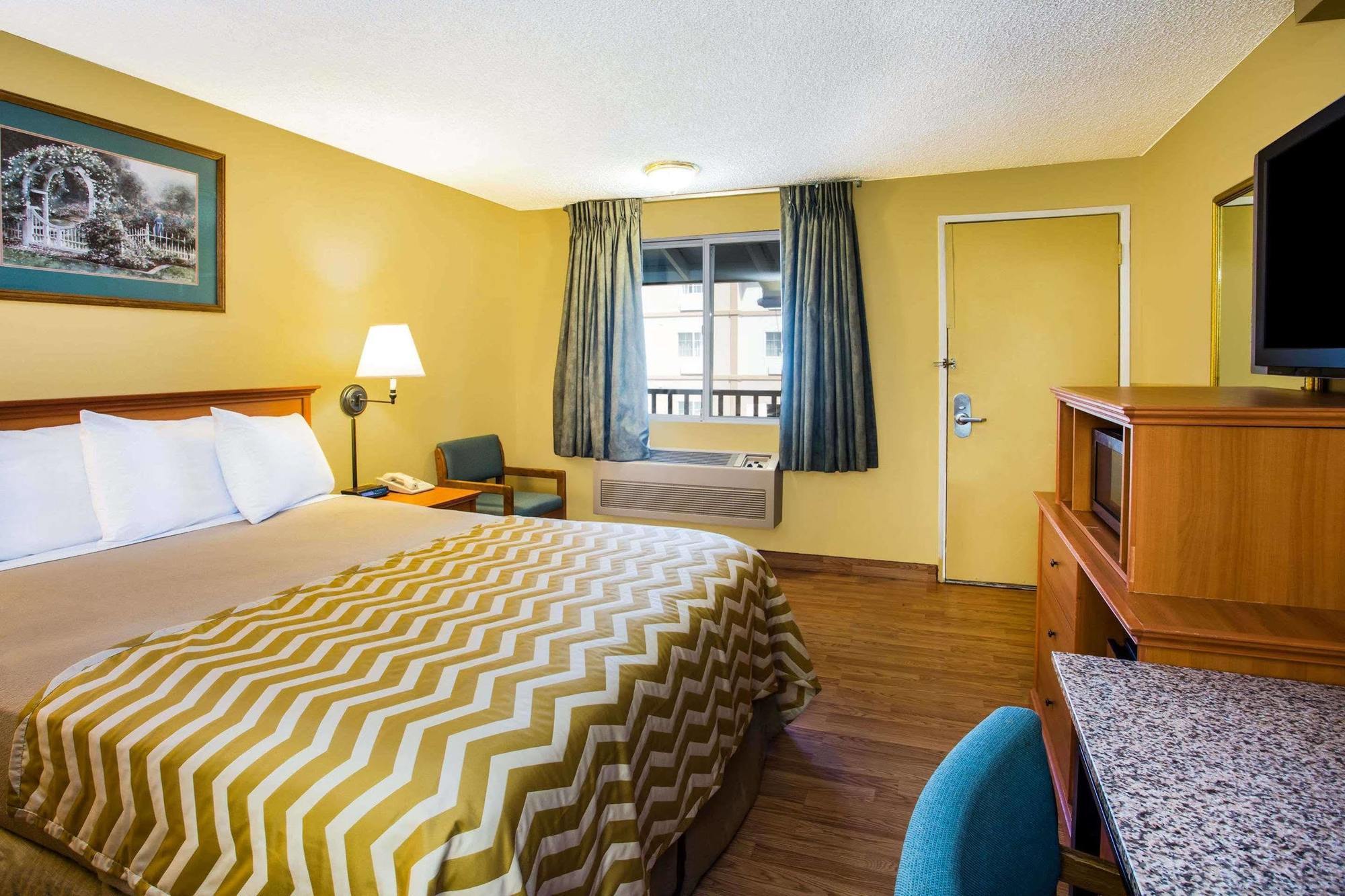 Travelodge By Wyndham Tacoma Near Mcchord Afb Екстер'єр фото