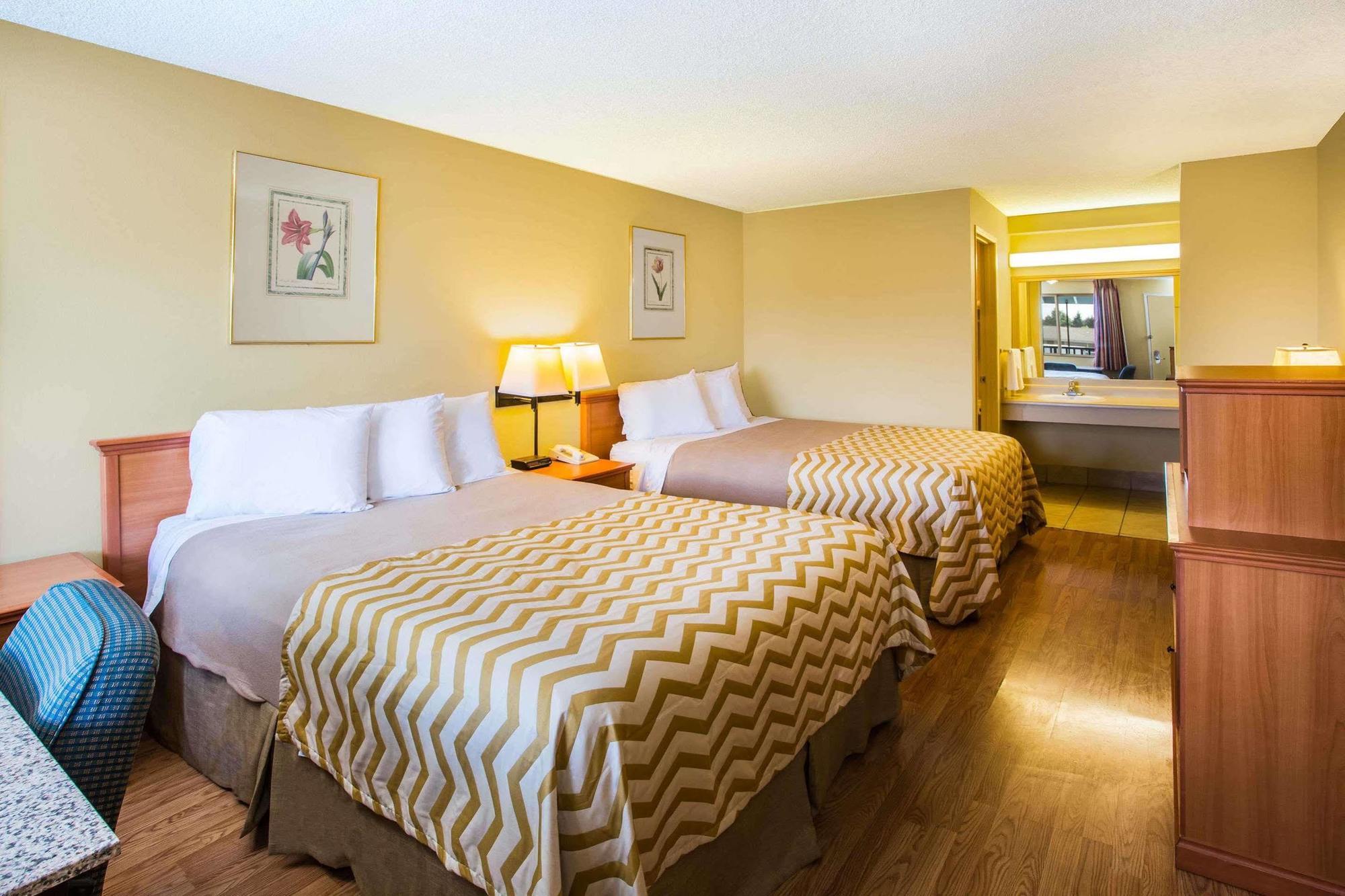 Travelodge By Wyndham Tacoma Near Mcchord Afb Екстер'єр фото
