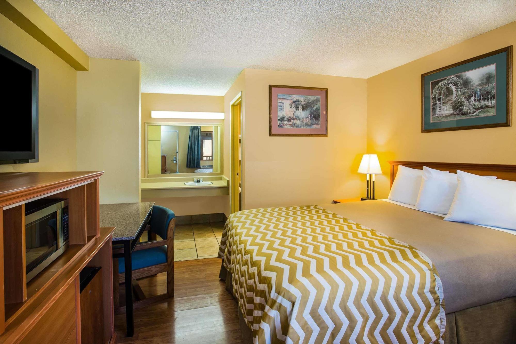 Travelodge By Wyndham Tacoma Near Mcchord Afb Екстер'єр фото