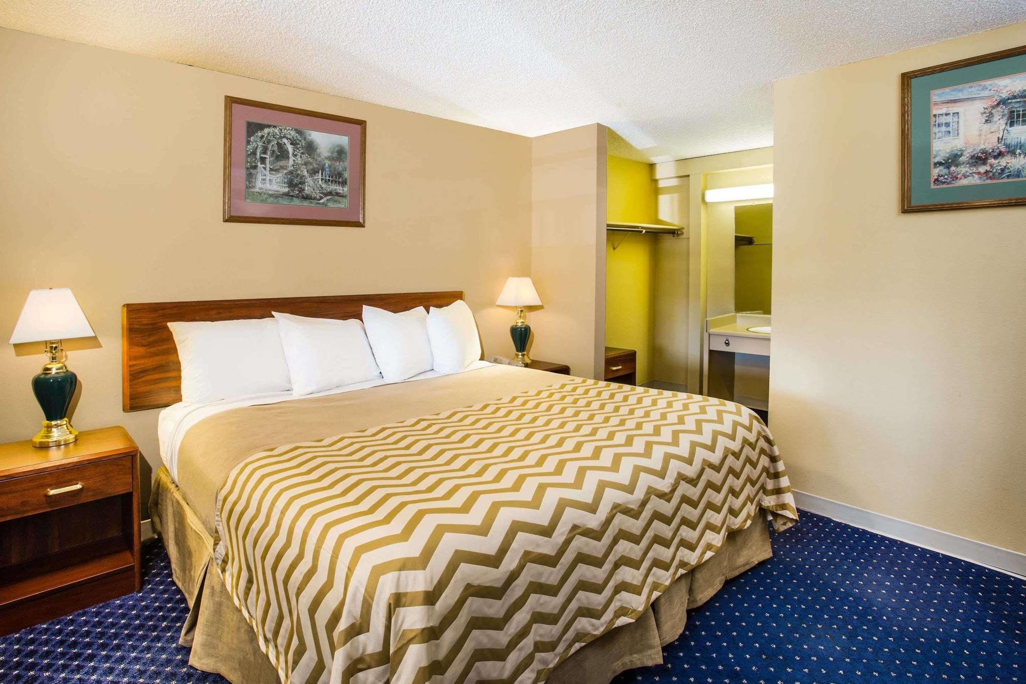 Travelodge By Wyndham Tacoma Near Mcchord Afb Екстер'єр фото